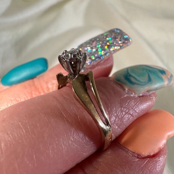 Vintage Gold-Toned Solitaire Diamond Ring W/ Elegant Band 10KT 1.64 GR SZ 7 3/4 - Picture 6 of 10